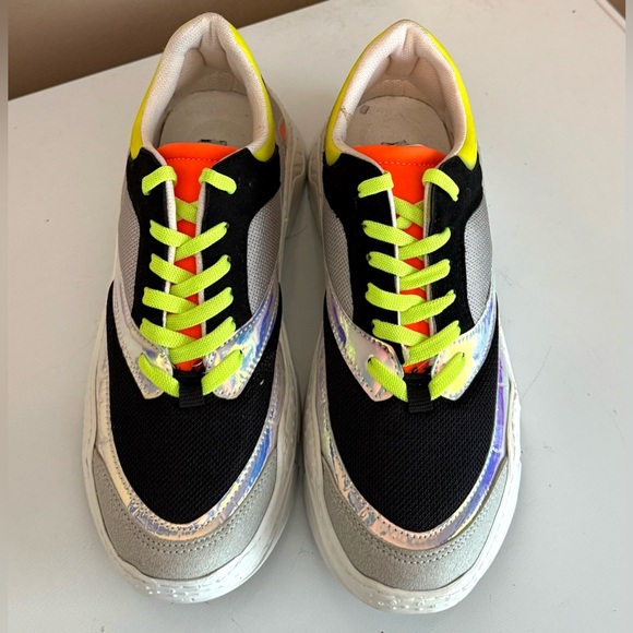 Women’s Size 9M Steve Madden Chunky Gillah Sneakers with Neon Accents - Picture 1 of 7